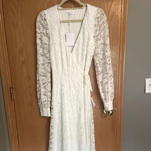 BNWT Wedding dress from Lulu’s!